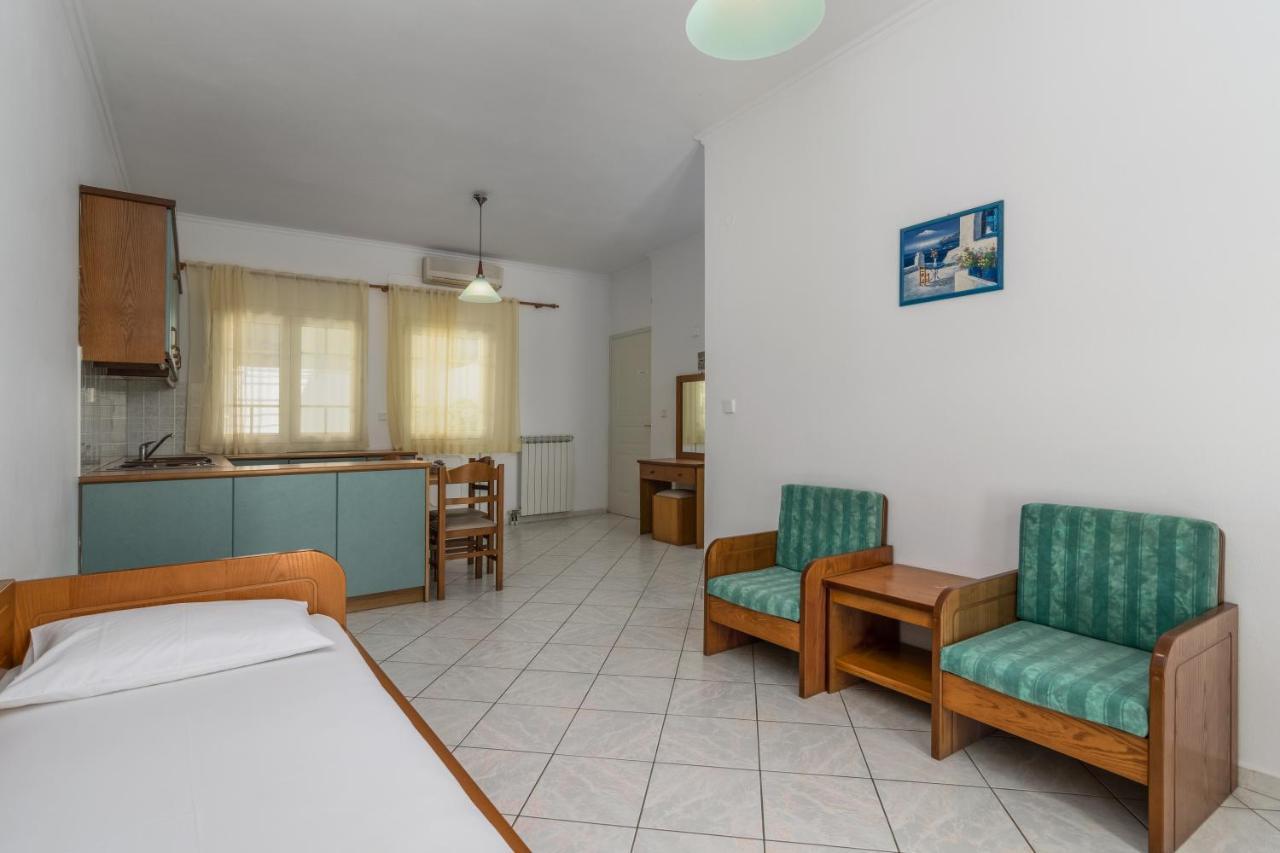 אדאמאס Tina'S Apartments מראה חיצוני תמונה
